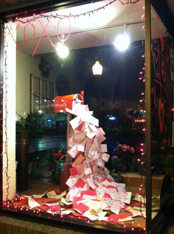 25 Creative Christmas Display Ideas & Examples