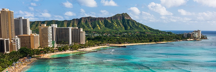 Waikiki beach and mountain views at Honolulu city, Hawaii.