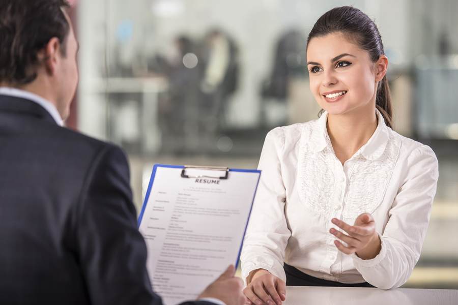 How to Interview Someone for a Job (Plus a Free Checklist)