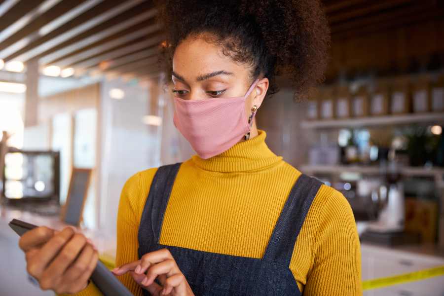 woman wearing face mask