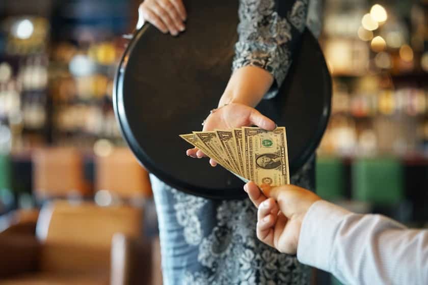 what-is-a-tip-out-restaurant-tipping-methods