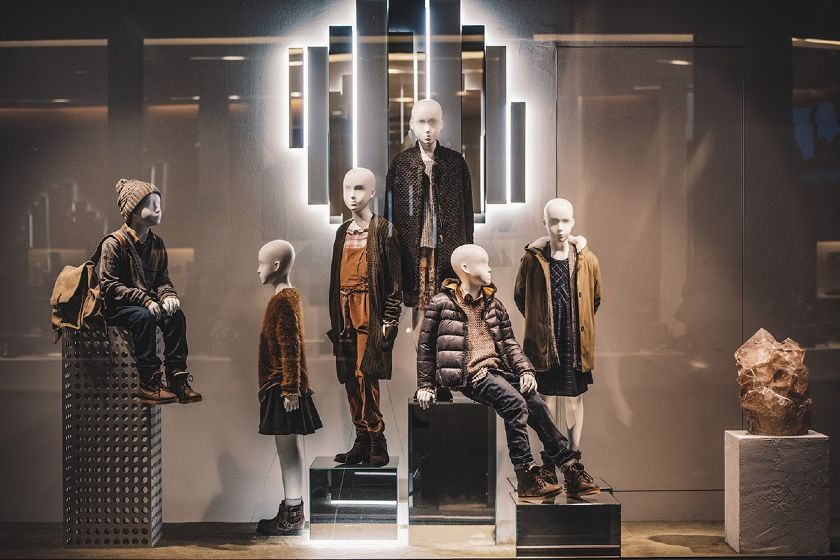 retail store window displays