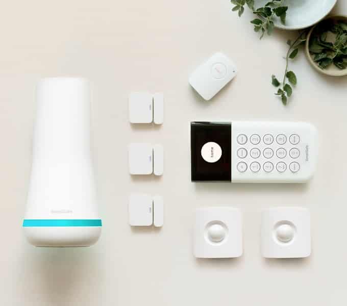 Hiển thị gói phần cứng bảo vệ văn phòng Simplisafe