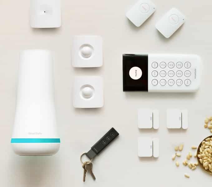 Hiển thị bộ phần cứng bảo vệ nhà hàng Simplisafe