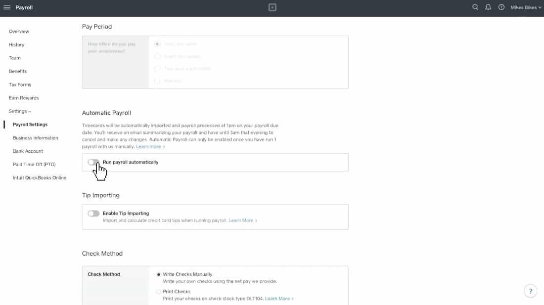 Choosing whether or not to activate its automatic pay runs with Square Payroll.