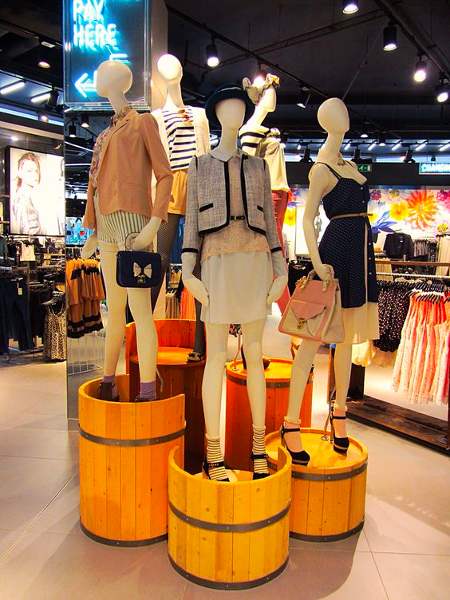 Retail display ideas to engage shoppers in-store