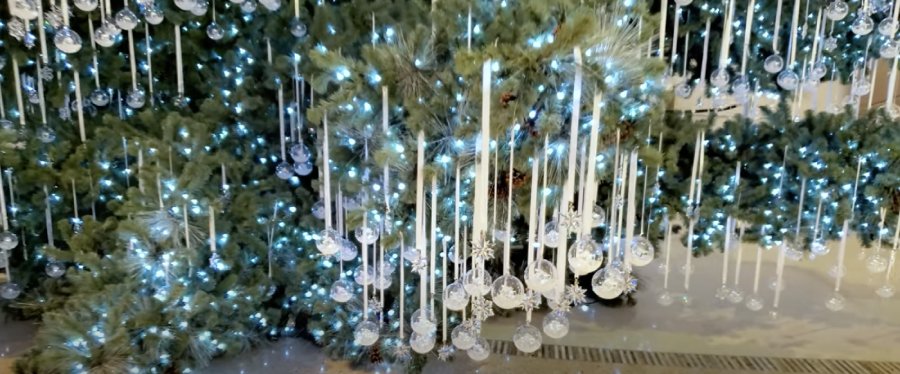 Screenshot of Christmas tree illuminated with Swarovski crystals and LED lights at the Shops at Crystals.