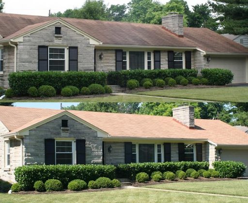 One-story house before and after having the roof cleaned