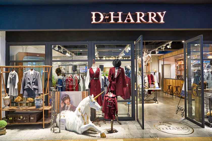 Window display with mannequins and a life-size unicorn