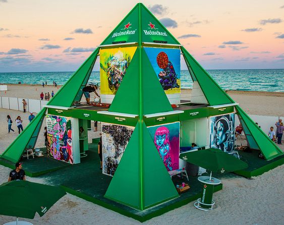 Screenshot of pop-up store by the beach triangle shaped.