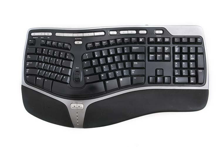 An ergonomic keyboard that has a curved keyframe