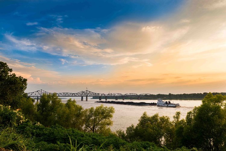 Picture of Mississippi River near the Vicksburg Bridge in Vicksburg, Mississippi