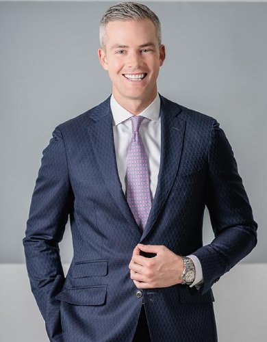 Headshot of Ryan Serhant, a famous real estate agent in New York.