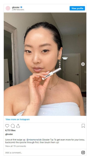 An example of Glossier incorporating real people as micro influencers into its Instagram marketing