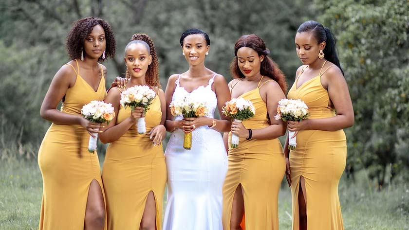 A bride and her bridesmaids (Picabay, Gabbymillionaire)