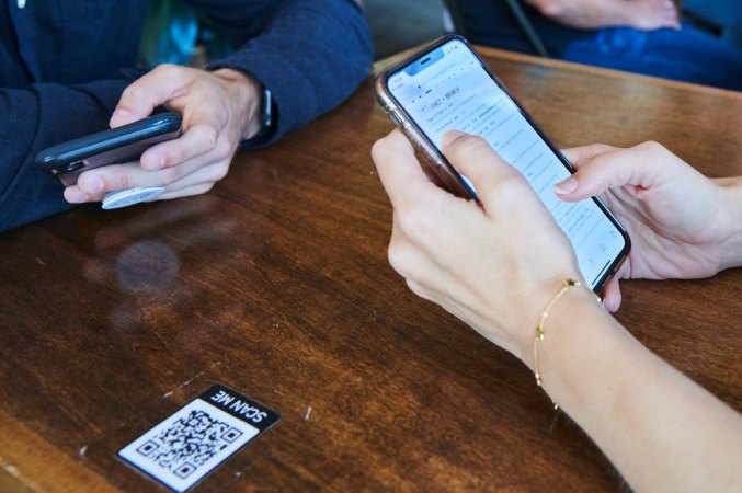 QR code scanning using Toast Mobile Order & Pay.