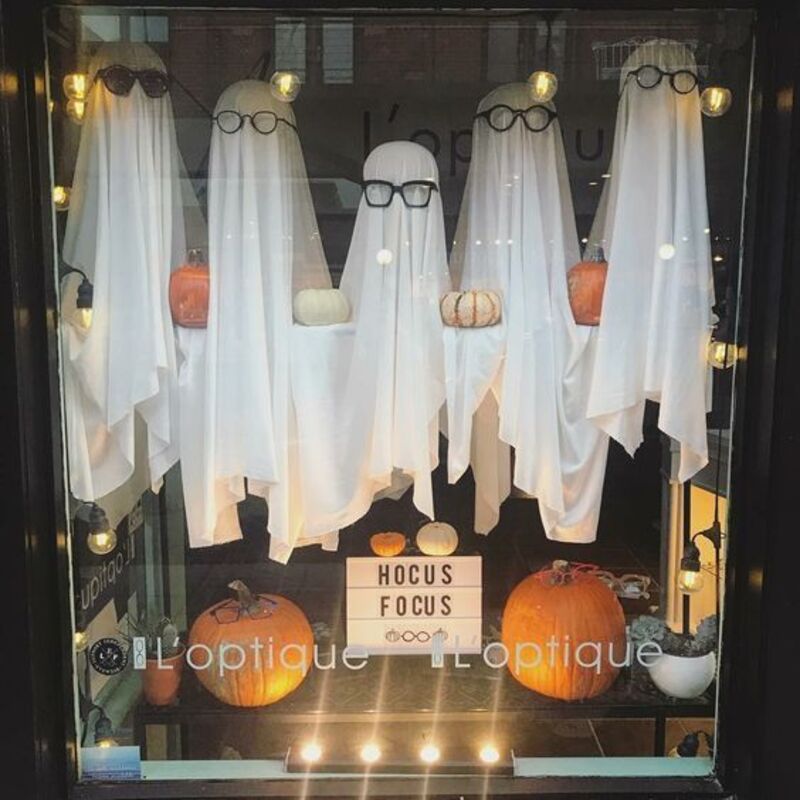 Halloween retail window display ghosts pumpkins 