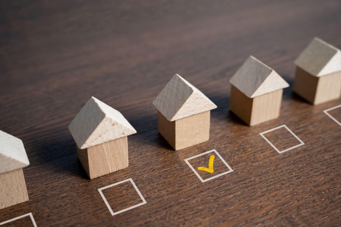 Housing selection with checkbox