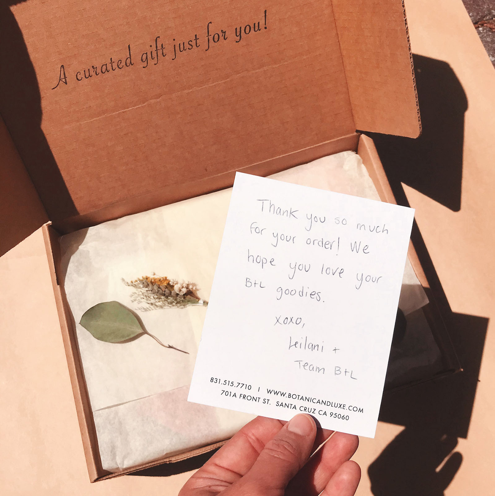 Botanic and Luxe unboxing experience handwritten thank you note.