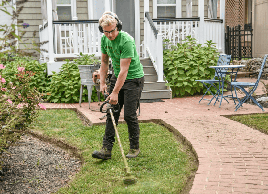 Man using a grasscutter