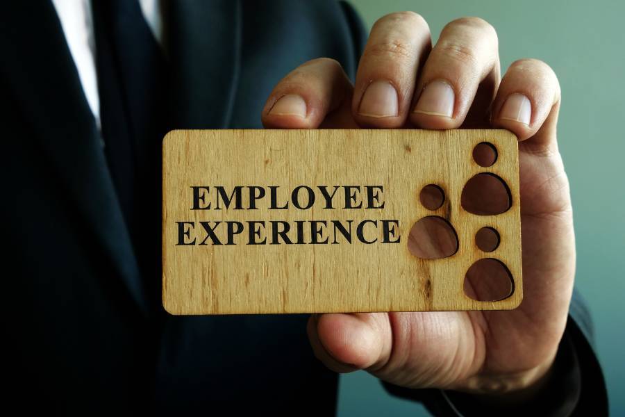 Employee holding a tag with "employee experience" in it