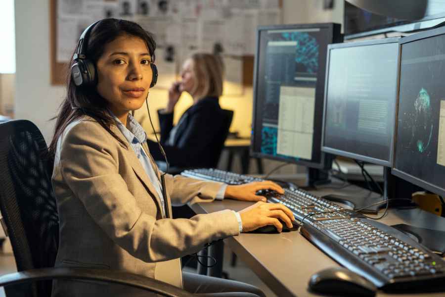 A female call center agent.