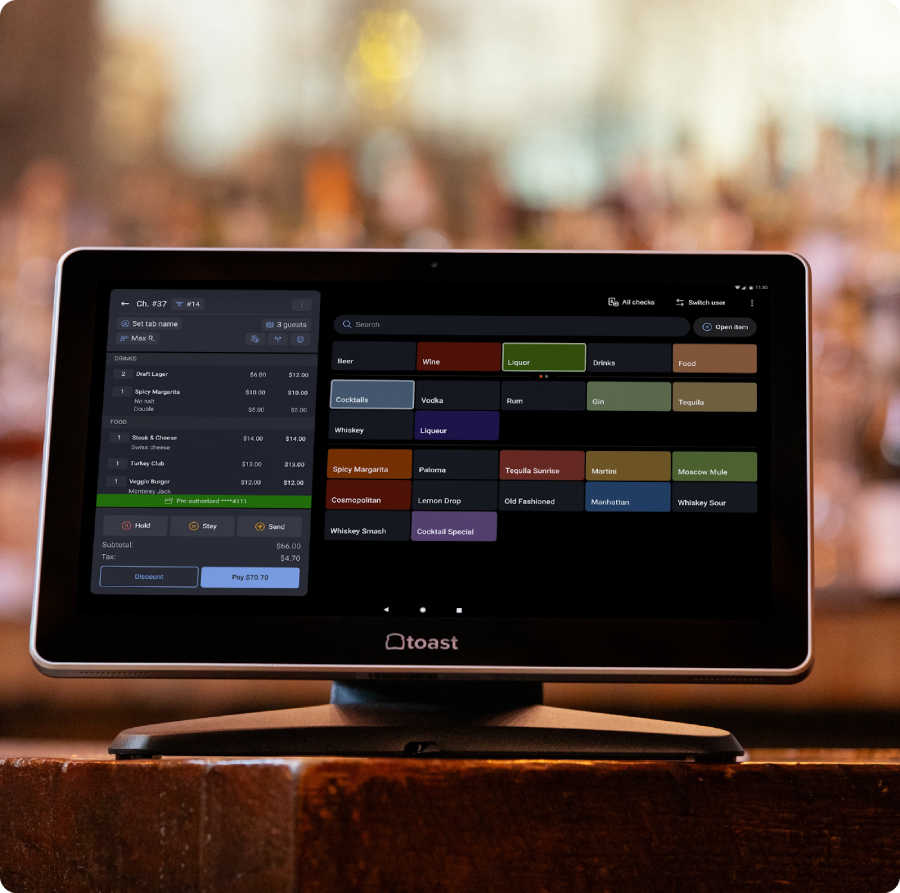 Toast’s touchscreen POS is designed for fast, high-volume restaurant environments, with menus, modifiers, and orders clearly displayed.